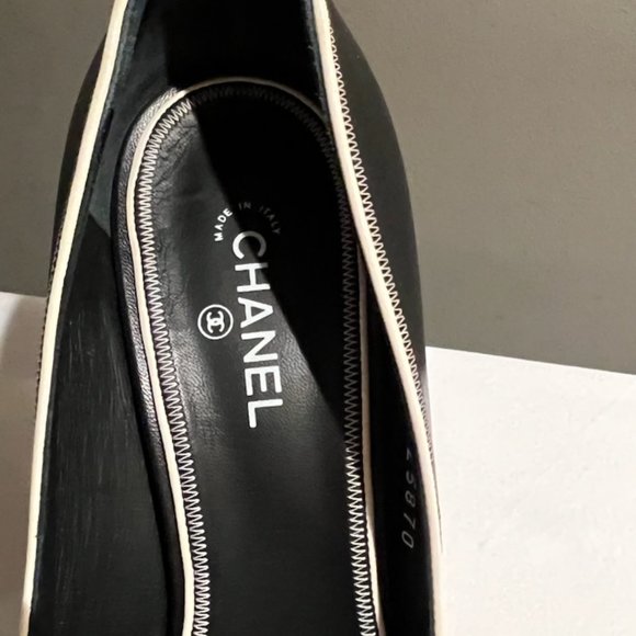 Authentic CHANEL Heels - Picture 5 of 9